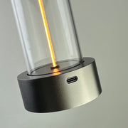 חיבור USB-C במנורת שולחן נטענת