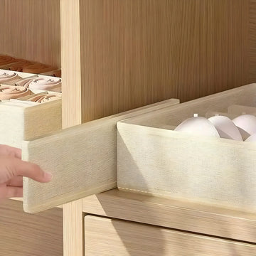 תקריב של בד הארגונית למגירה