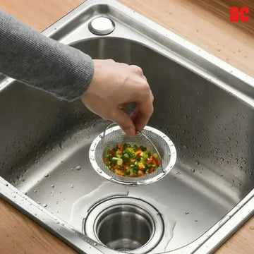 מסננת שאריות מותקנת בכיור